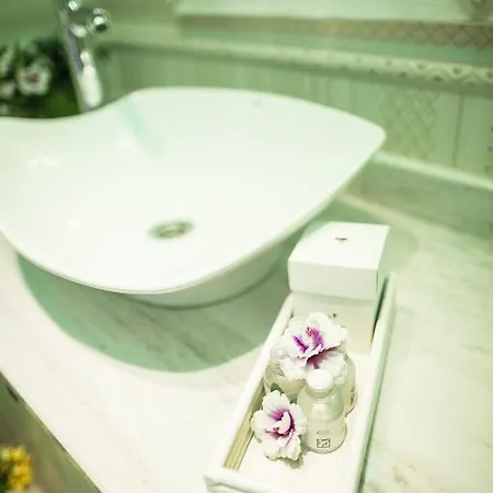 Elegance فندق 4*