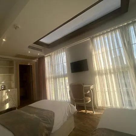 Hotell Elegance 4*