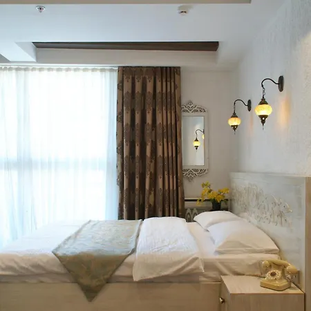 Elegance Hotell 4*