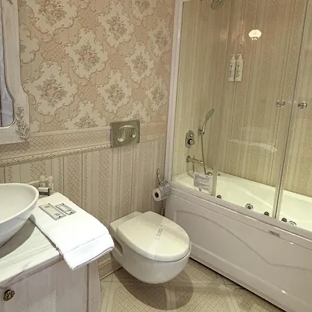 Elegance فندق 4*