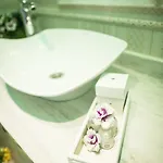 Elegance Hotel 4*
